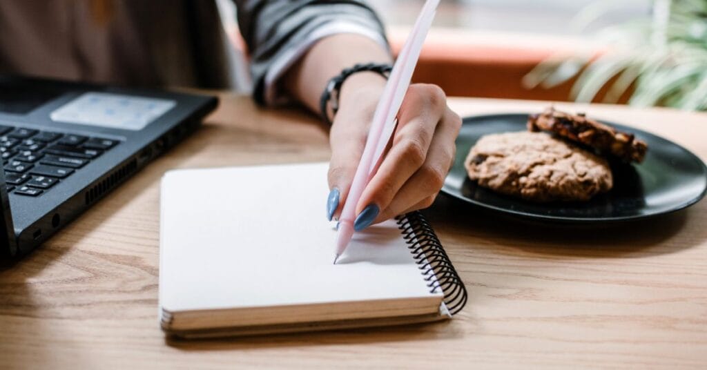 Az ilyen szövegek célja, hogy felkeltsék az emberek érdeklődését és figyelmét, hogy megtudják a vállalkozás ajánlatát, és végül vásárlóvá váljanak. 